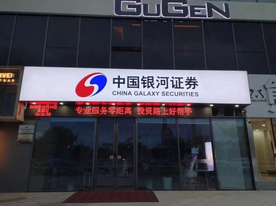  一场股价崩盘引发的家庭悲剧；投资者与券商的漫长纠葛。 股票财经 一场股价崩盘引发的家庭悲剧；投资者与券商的漫长纠葛。 股票财经