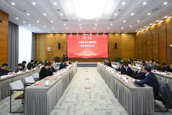  交大AI征程再添助力；井贤栋夫妇捐赠巨资，荣任校董共筑未来。 教育招生 交大AI征程再添助力；井贤栋夫妇捐赠巨资，荣任校董共筑未来。 教育招生