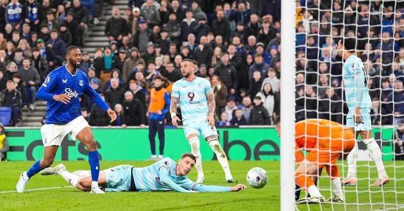  英超争冠迷局：狂热数据背后的沉没成本与理性回归 体育新闻