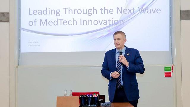  认知症照护指南：中日经验复用路径与实操策略 企业服务