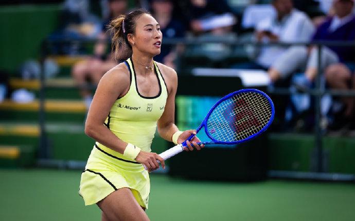  技术视角解析郑钦文退赛：从排名数据波动看职业网球选手的伤病风险管理 体育新闻