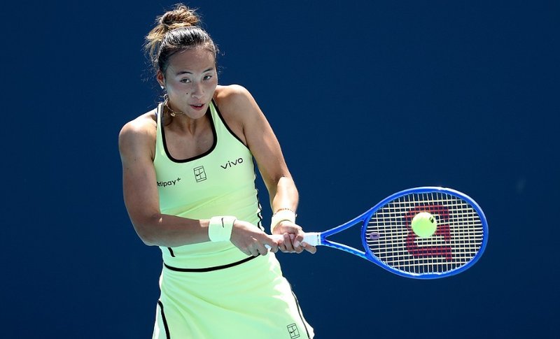  技术视角解析郑钦文退赛：从排名数据波动看职业网球选手的伤病风险管理 体育新闻