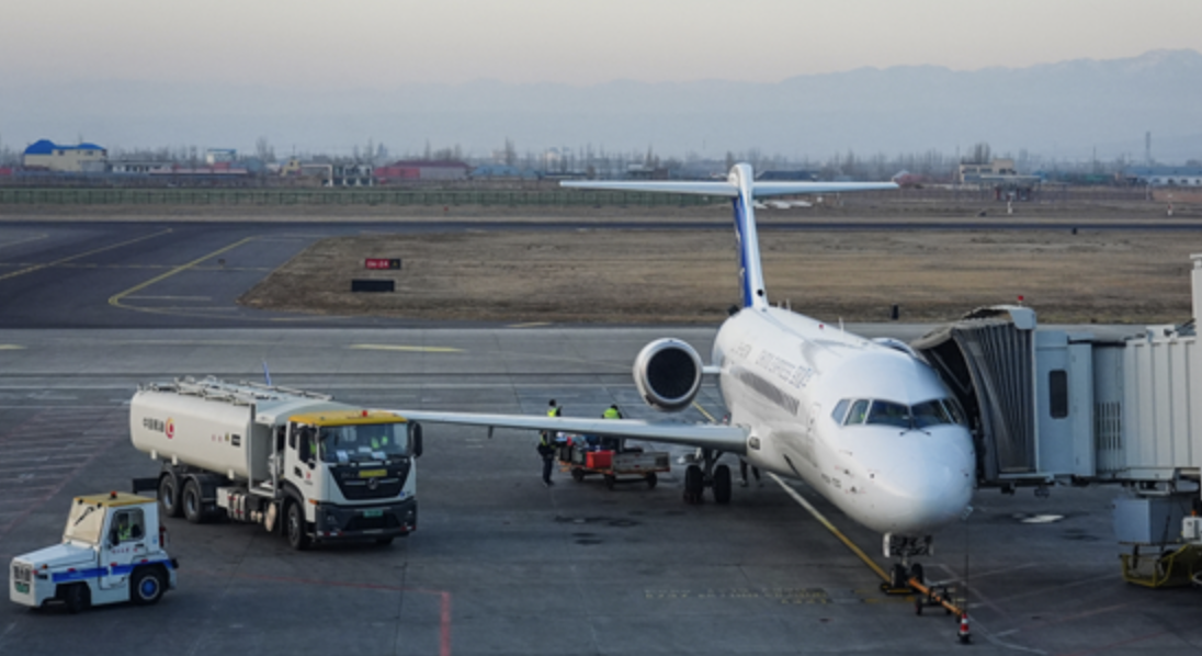  【深度复盘】65亿盈利背后：民航业从至暗时刻到价值回归的技术演进与市场博弈 新闻