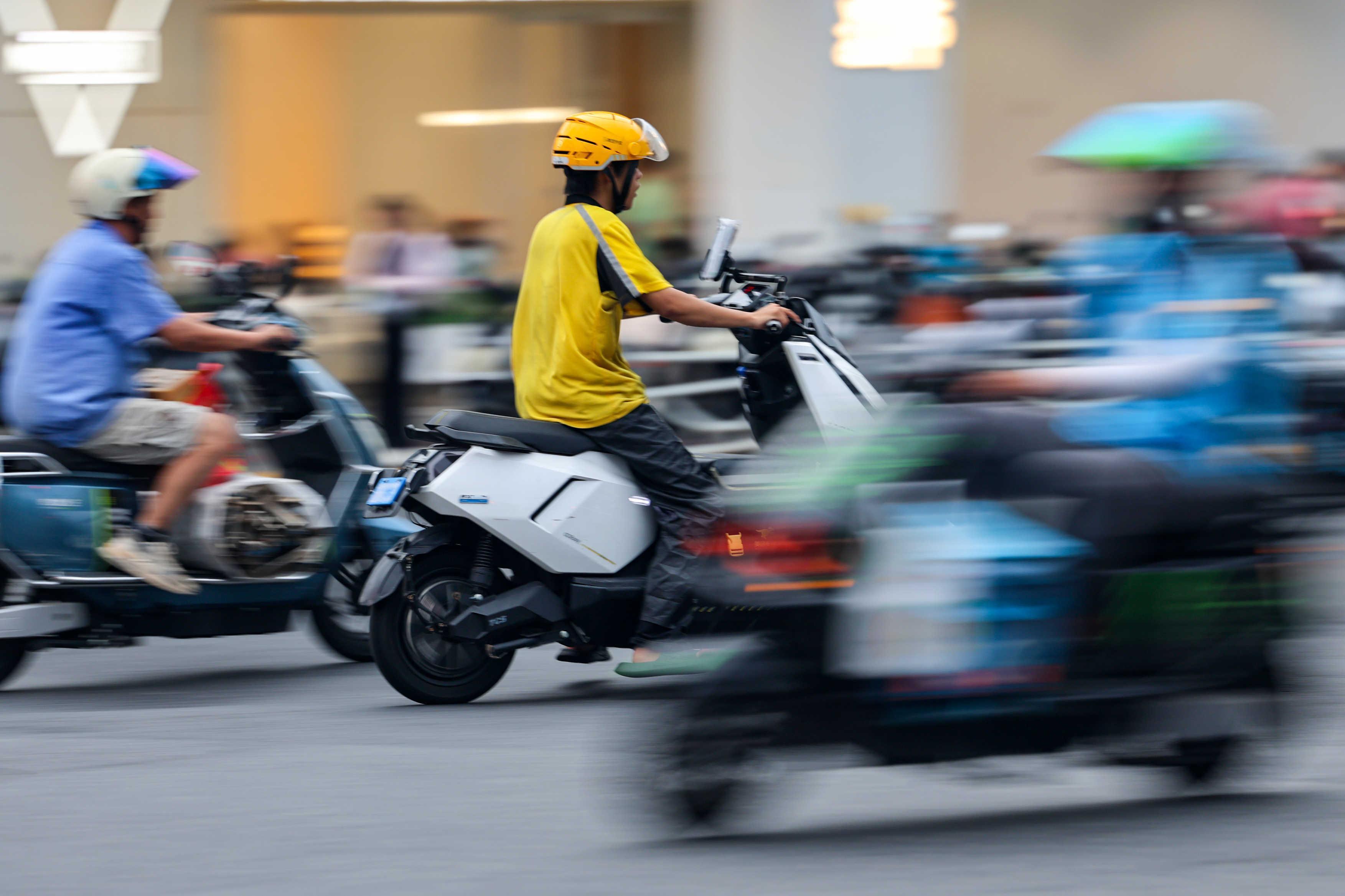  【深度复盘】65亿盈利背后：民航业从至暗时刻到价值回归的技术演进与市场博弈 新闻